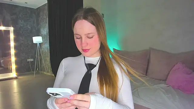 Candy Cansew online show from April 5, 1:12 am