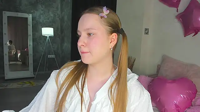 Snapshot of Candy_Cansew chatting on June 5, 6:52 am Candy Cansew online show from June 5, 6:52 am