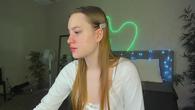 Snapshot of Candy_Cansew chatting on December 3, 1:06 am Candy Cansew online show from December 3, 1:06 am