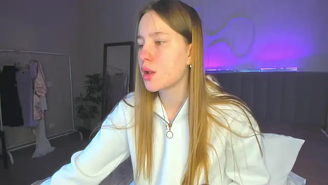 Candy Cansew online show from September 10, 1:37 am