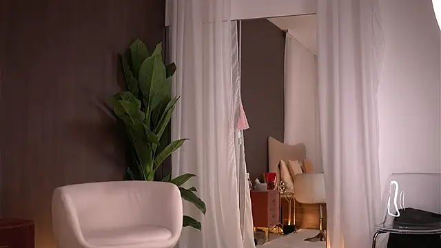 ChloeDevine online show from June 4, 3:11 am