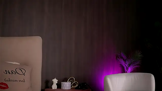 ChloeDevine online show from September 24, 4:30 am