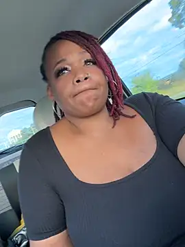 Snapshot of RoyalQueen2u chatting on October 10, 9:48 pm RoyalQueen2u online show from October 10, 9:48 pm