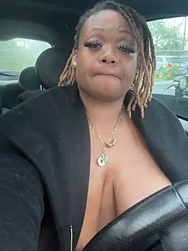 RoyalQueen2u online show from April 26, 10:45 am