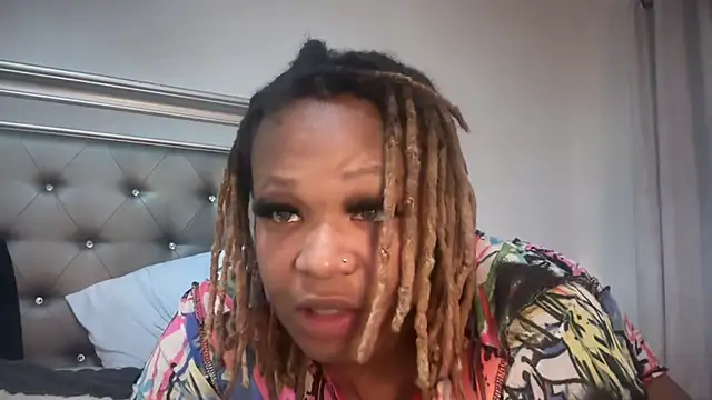 RoyalQueen2u online show from May 18, 12:11 am