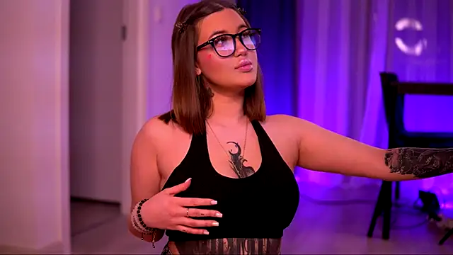 Snapshot of AryaDeluna chatting on October 24, 6:07 pm AryaDeluna online show from October 24, 6:07 pm