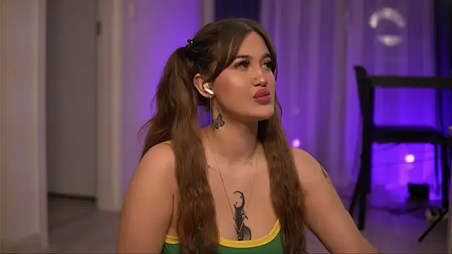 Snapshot of AryaDeluna chatting on November 17, 7:07 pm AryaDeluna online show from November 17, 7:07 pm