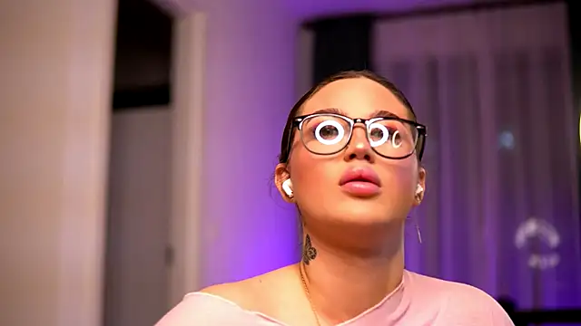 Snapshot of AryaDeluna chatting on November 26, 7:36 pm AryaDeluna online show from November 26, 7:36 pm