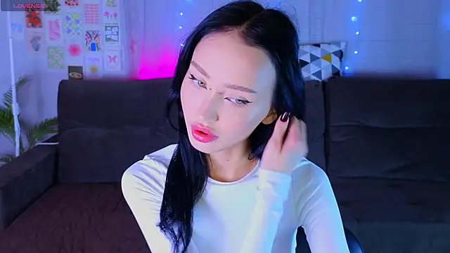  holly berry  online show from October 6, 2:02 am