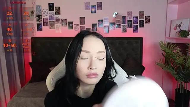 holly berry  online show from October 15, 1:26 am