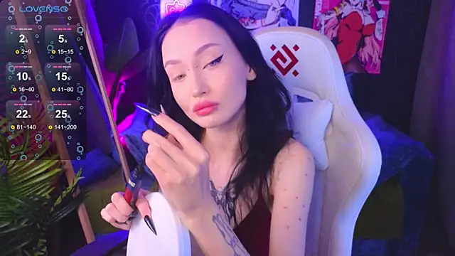 holly berry  online show from September 11, 1:38 am