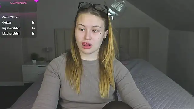 Snapshot of Christine_Wallker chatting on October 15, 2:43 am Christine Wallker online show from October 15, 2:43 am