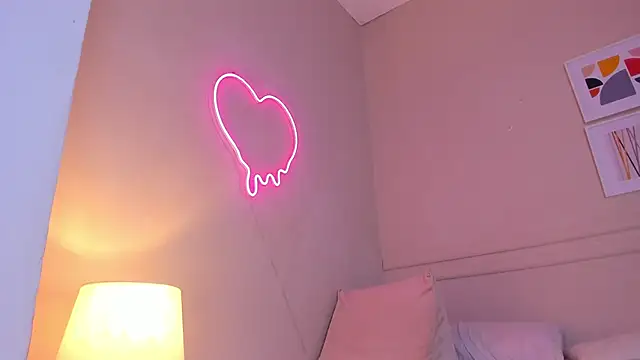 Snapshot of _lucia_18 chatting on March 22, 5:52 pm lucia 18 online show from March 22, 5:52 pm
