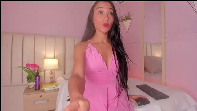 Snapshot of _lucia_18 chatting on June 11, 6:27 pm lucia 18 online show from June 11, 6:27 pm