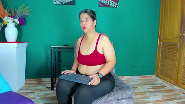 Snapshot of cinderella_jackson chatting on March 21, 3:02 pm cinderella jackson online show from March 21, 3:02 pm