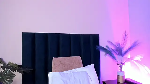 AbbieJoness  online show from April 9, 11:38 am