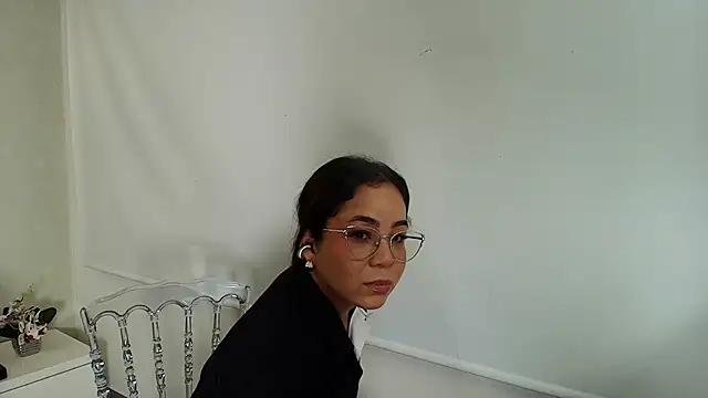  Victoria Collins online show from October 27, 11:00 am