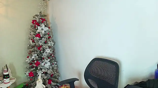  Victoria Collins online show from December 20, 11:02 am