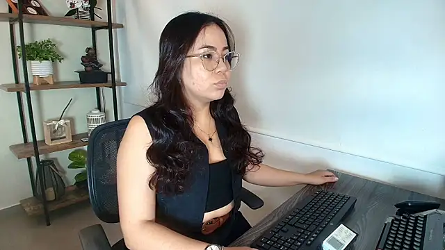  Victoria Collins online show from March 28, 11:44 am