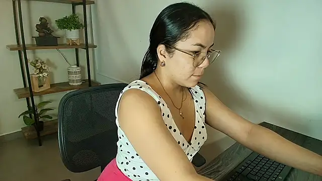 Snapshot of _Victoria_Collins chatting on June 25, 11:15 am Victoria Collins online show from June 25, 11:15 am