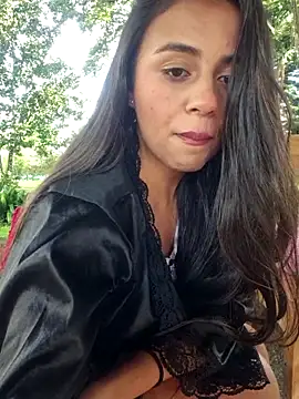 Lunaluxe1001 online show from December 4, 1:21 pm