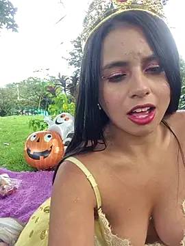 Lunaluxe1001 online show from October 31, 12:24 pm