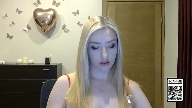 Snapshot of Wild_Silk_Desire chatting on April 22, 5:42 pm Wild Silk Desire online show from April 22, 5:42 pm