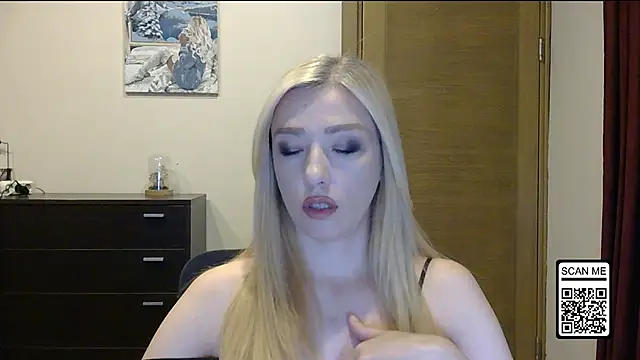 Snapshot of Wild_Silk_Desire chatting on October 27, 2:40 pm Wild Silk Desire online show from October 27, 2:40 pm