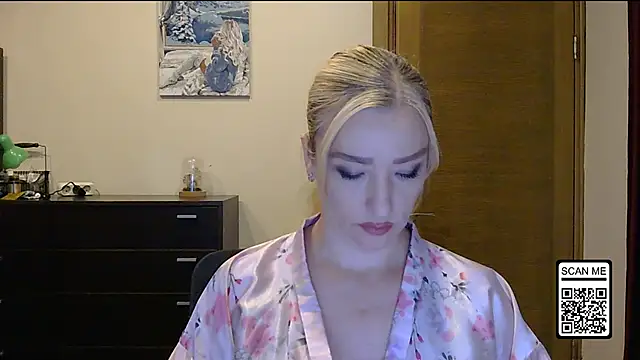 Snapshot of Wild_Silk_Desire chatting on October 20, 2:06 pm Wild Silk Desire online show from October 20, 2:06 pm