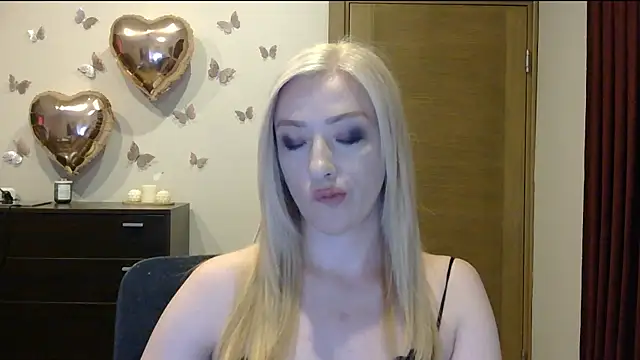 Snapshot of Wild_Silk_Desire chatting on June 25, 4:45 pm Wild Silk Desire online show from June 25, 4:45 pm
