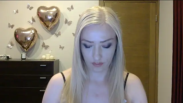 Snapshot of Wild_Silk_Desire chatting on June 26, 4:35 pm Wild Silk Desire online show from June 26, 4:35 pm