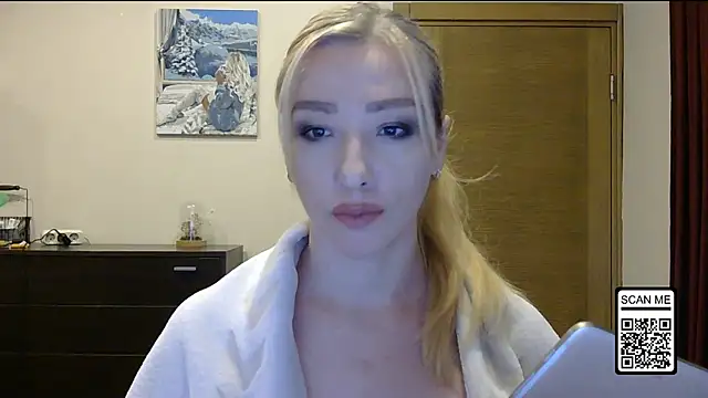 Snapshot of Wild_Silk_Desire chatting on October 23, 2:05 pm Wild Silk Desire online show from October 23, 2:05 pm