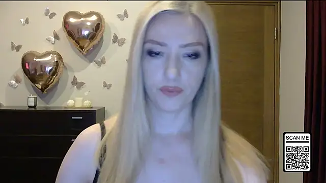 Snapshot of Wild_Silk_Desire chatting on June 8, 3:23 pm Wild Silk Desire online show from June 8, 3:23 pm