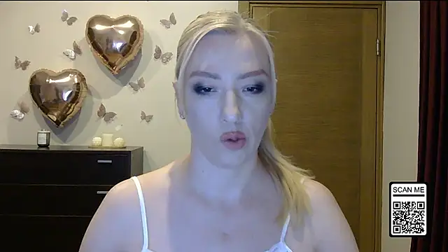 Snapshot of Wild_Silk_Desire chatting on May 31, 2:45 pm Wild Silk Desire online show from May 31, 2:45 pm