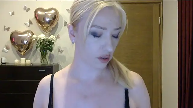 Snapshot of Wild_Silk_Desire chatting on July 5, 4:25 pm Wild Silk Desire online show from July 5, 4:25 pm