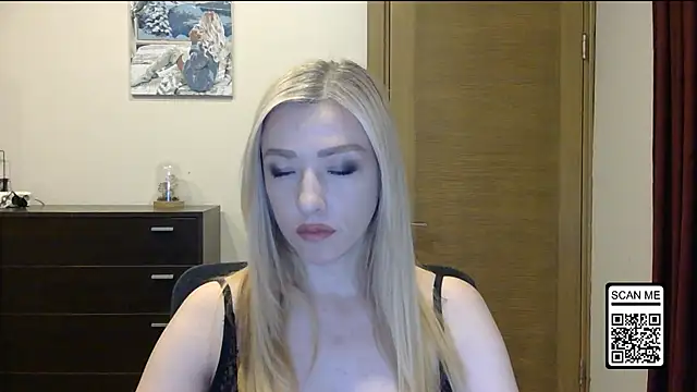 Snapshot of Wild_Silk_Desire chatting on October 28, 2:16 pm Wild Silk Desire online show from October 28, 2:16 pm