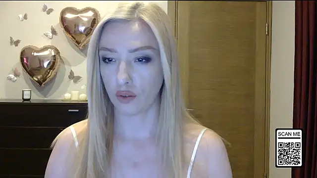 Snapshot of Wild_Silk_Desire chatting on May 29, 2:23 pm Wild Silk Desire online show from May 29, 2:23 pm