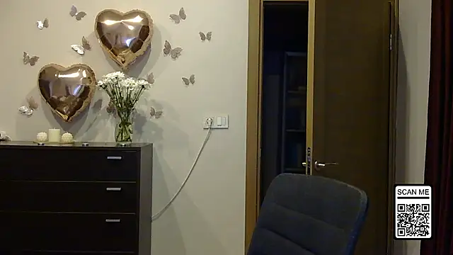Snapshot of Wild_Silk_Desire chatting on May 9, 6:22 pm Wild Silk Desire online show from May 9, 6:22 pm