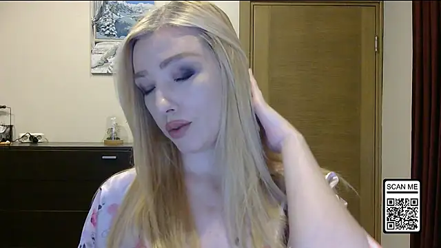 Snapshot of Wild_Silk_Desire chatting on October 21, 2:16 pm Wild Silk Desire online show from October 21, 2:16 pm