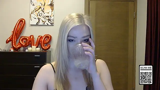 Wild Silk Desire online show from March 31, 5:15 pm