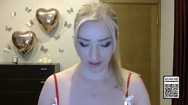 Snapshot of Wild_Silk_Desire chatting on May 15, 5:44 pm Wild Silk Desire online show from May 15, 5:44 pm
