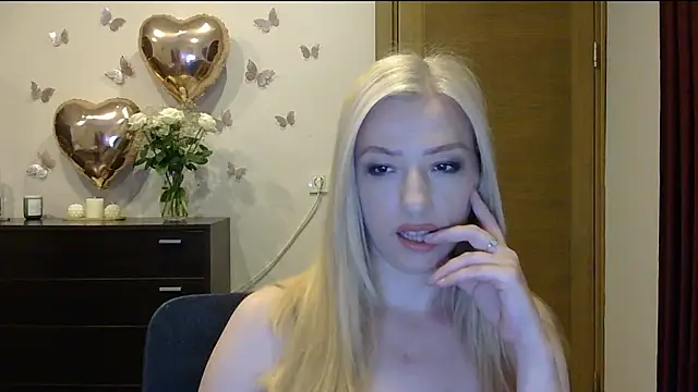 Snapshot of Wild_Silk_Desire chatting on July 4, 4:44 pm Wild Silk Desire online show from July 4, 4:44 pm