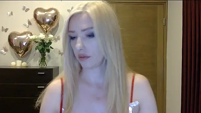 Snapshot of Wild_Silk_Desire chatting on July 3, 5:19 pm Wild Silk Desire online show from July 3, 5:19 pm