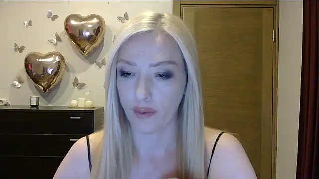 Snapshot of Wild_Silk_Desire chatting on July 10, 4:51 pm Wild Silk Desire online show from July 10, 4:51 pm