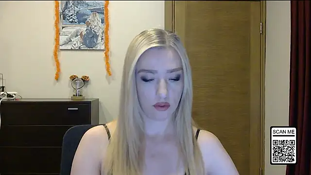 Snapshot of Wild_Silk_Desire chatting on November 4, 1:48 pm Wild Silk Desire online show from November 4, 1:48 pm