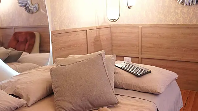 Susan wall online show from January 16, 1:15 pm