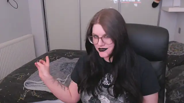 Snapshot of GothSuccubusBabe chatting on February 22, 4:19 pm GothSuccubusBabe online show from February 22, 4:19 pm