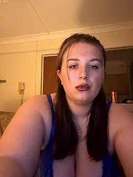 CutieCurvyGirlxo online show from January 11, 9:44 pm