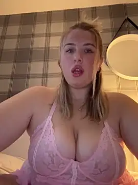 Snapshot of CutieCurvyGirlxo chatting on September 14, 5:02 pm CutieCurvyGirlxo online show from September 14, 5:02 pm