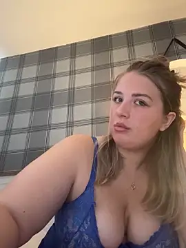 Snapshot of CutieCurvyGirlxo chatting on October 11, 3:13 pm CutieCurvyGirlxo online show from October 11, 3:13 pm